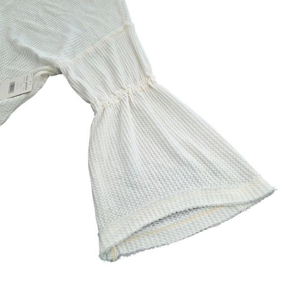 Free People We The Free Oversized Ivory Waffle Knit V-neck Bell Sleeve Top M NWT - Picture 3 of 10